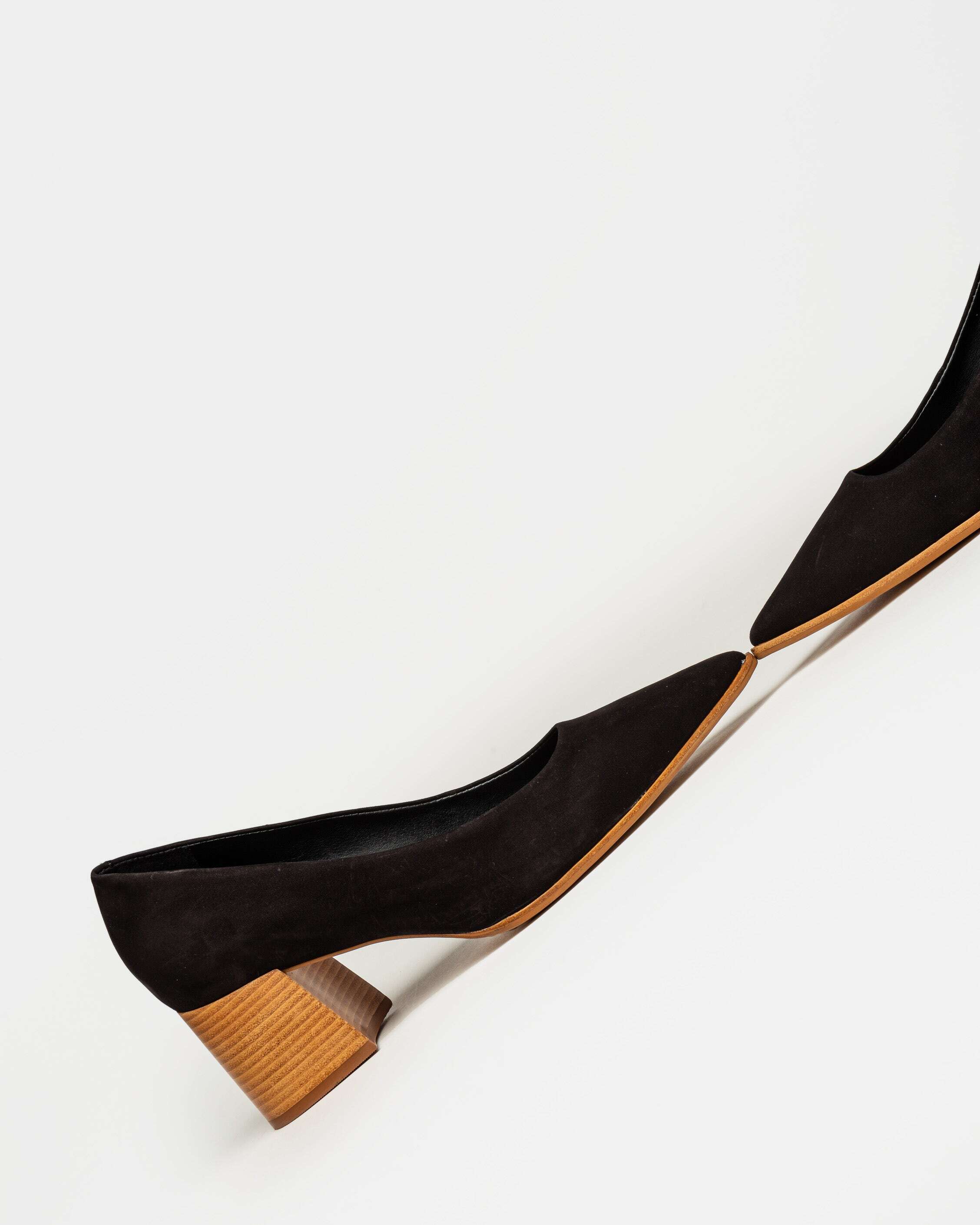 STILETTO EVA EN CUERO NOBUK