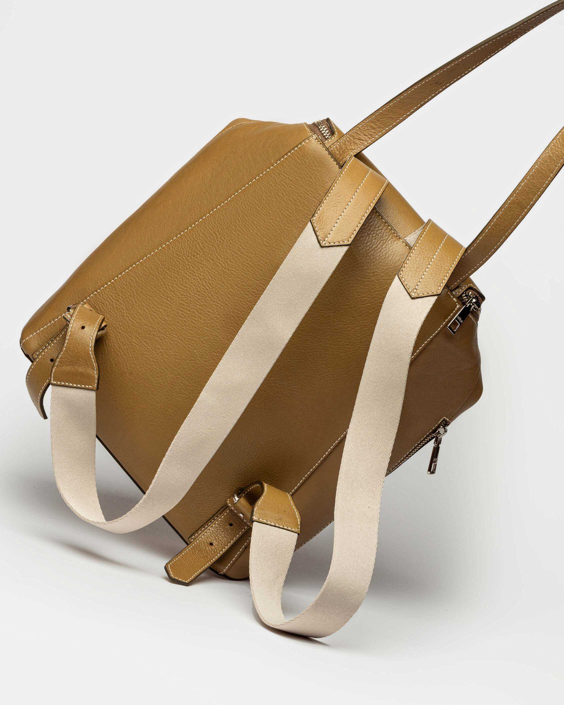 MOCHILA MASHENKA EN CUERO VEGETAL LISO