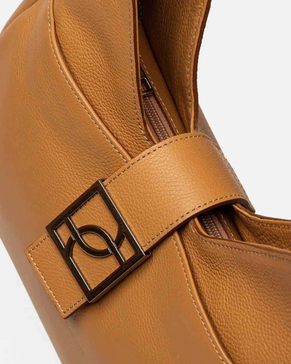 BOLSO SIGNATURE EN CUERO GRANEADO