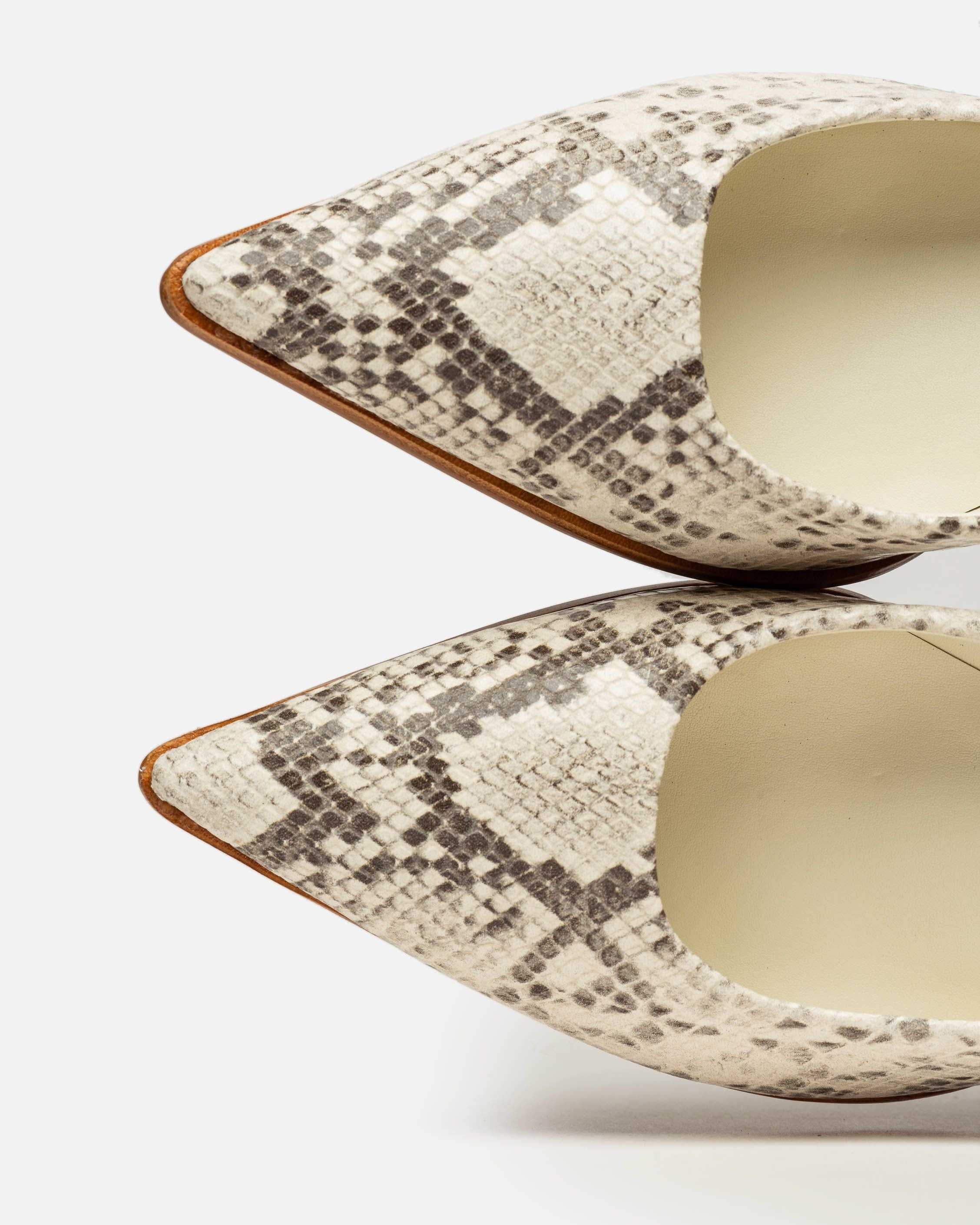STILETTO EVA EN CUERO SNAKE PRINT